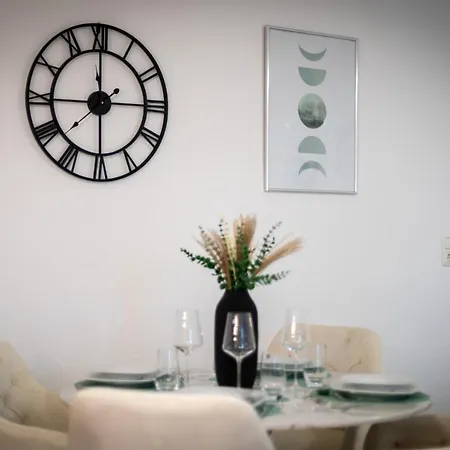 Pakito: Zentrum - Workstation - Stilvoll & Komfortabel Appartement
